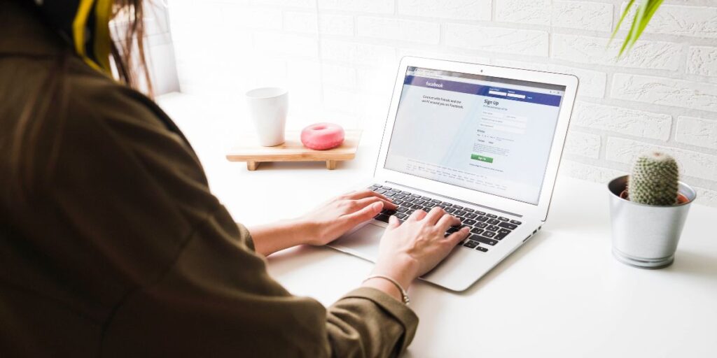 how to uploadblog on LinkedIn by UploadBlog. com